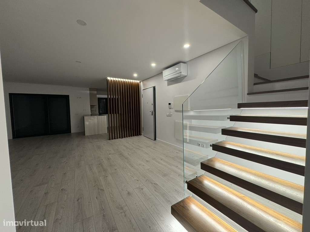 Apartamento T4 duplex Alcochete | Garagem em 'BOX' | 2 Terraços | C... - Grande imagem: 5/28