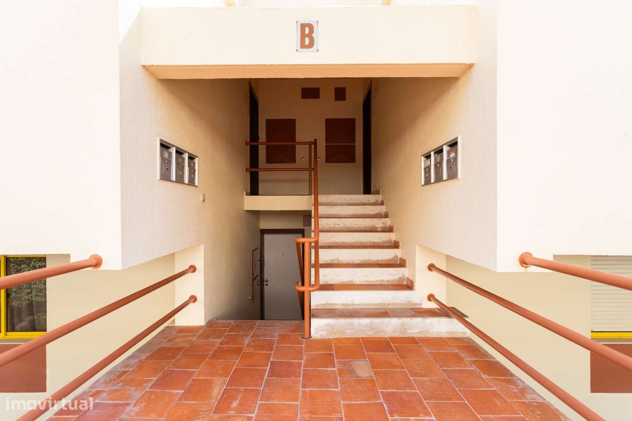 Refúgio para Teletrabalho: Apartamento com Vista Mar a Minutos de Lisb - Grande imagem: 4/32