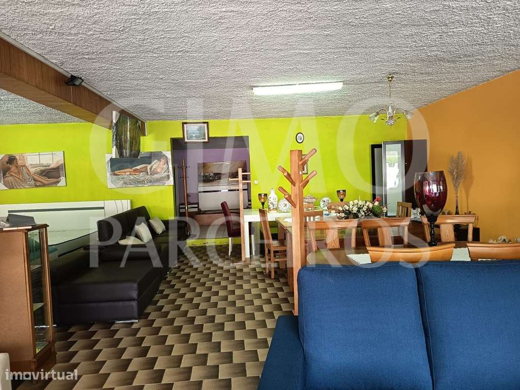 Moradia T3+Loja+Armazém-9