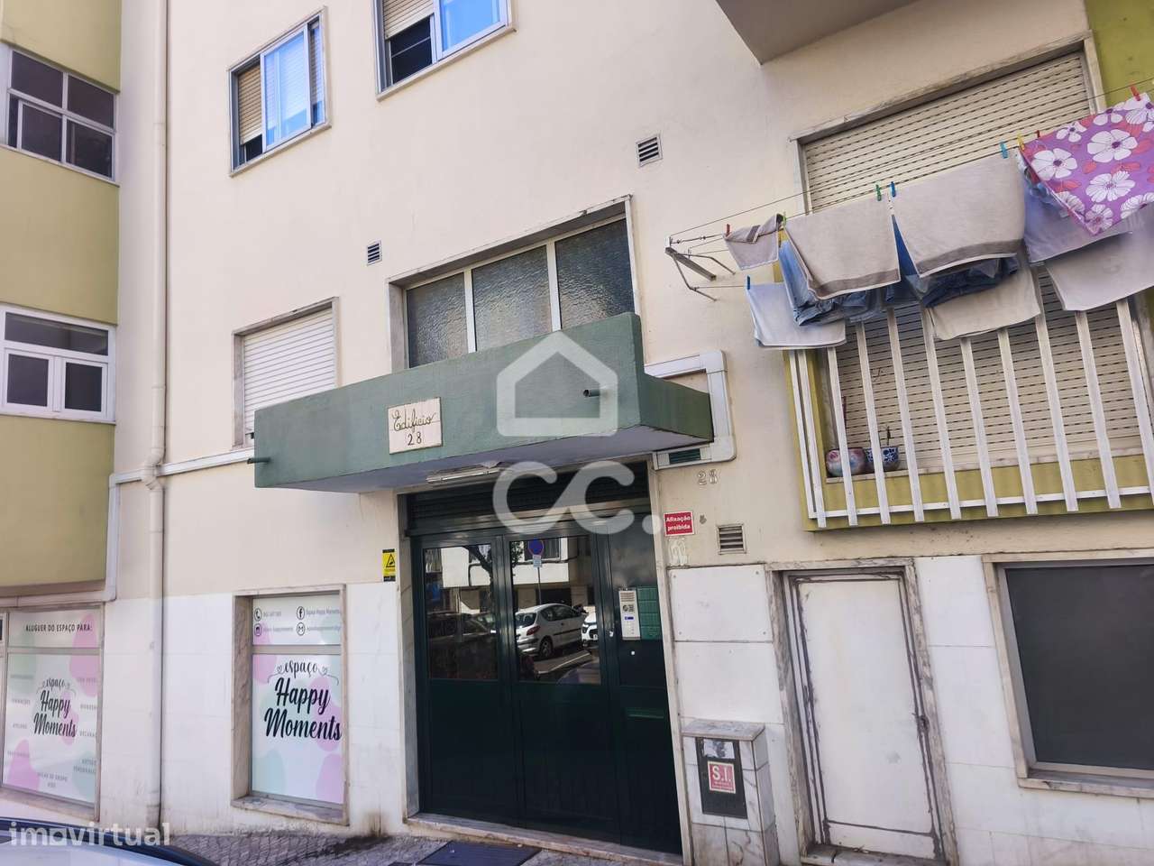 T3 Renovado com 3 Varandas na Amadora-40