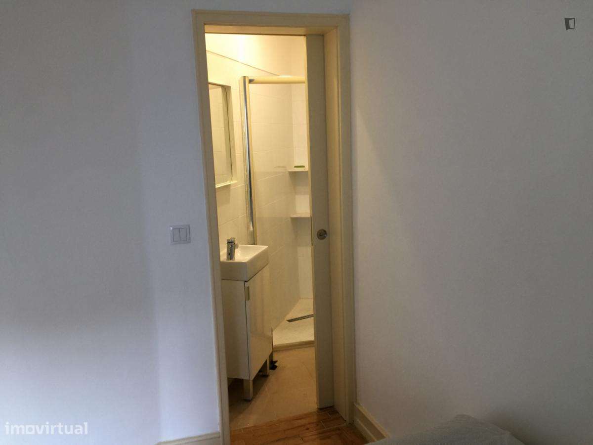 Quarto - localizado em Santa Apolónia Lisbon - Grande imagem: 5/11