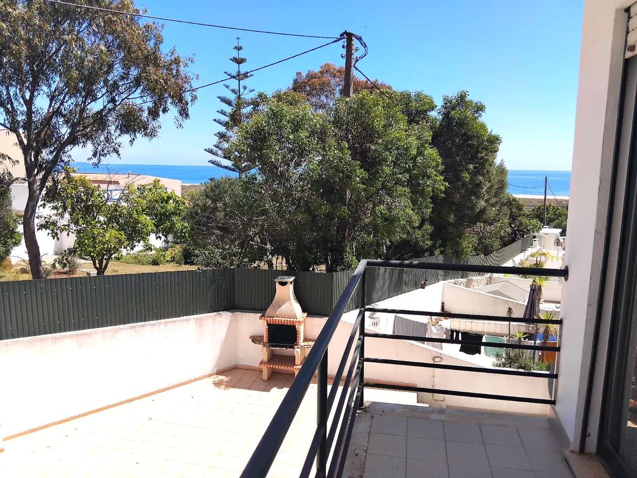 Exclusivo T2 com vista mar na Meia Praia-16