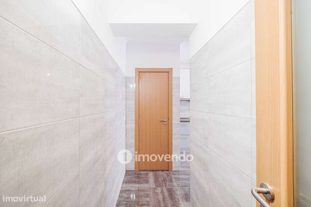 Apartamento T3, com terraço e arrecadação, em Mem Martins-7