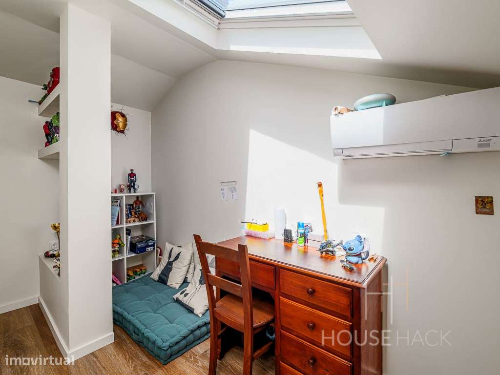 T2+2 Duplex Renovado com parqueamento e arrecadação-25