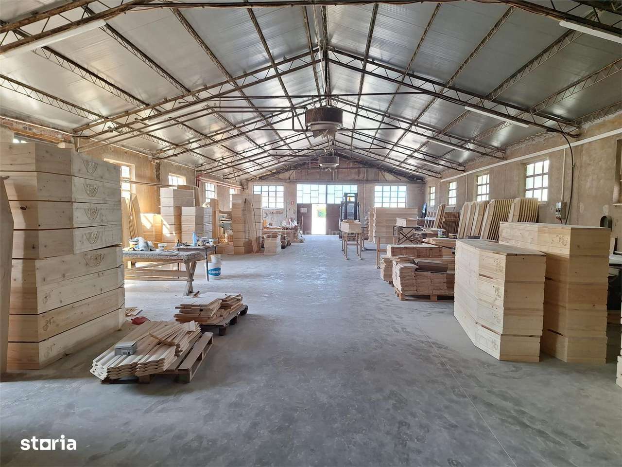 Proprietate industriala – teren 4.150 mp + 3 hale renovate – zona acce - Imagine principală: 5/9