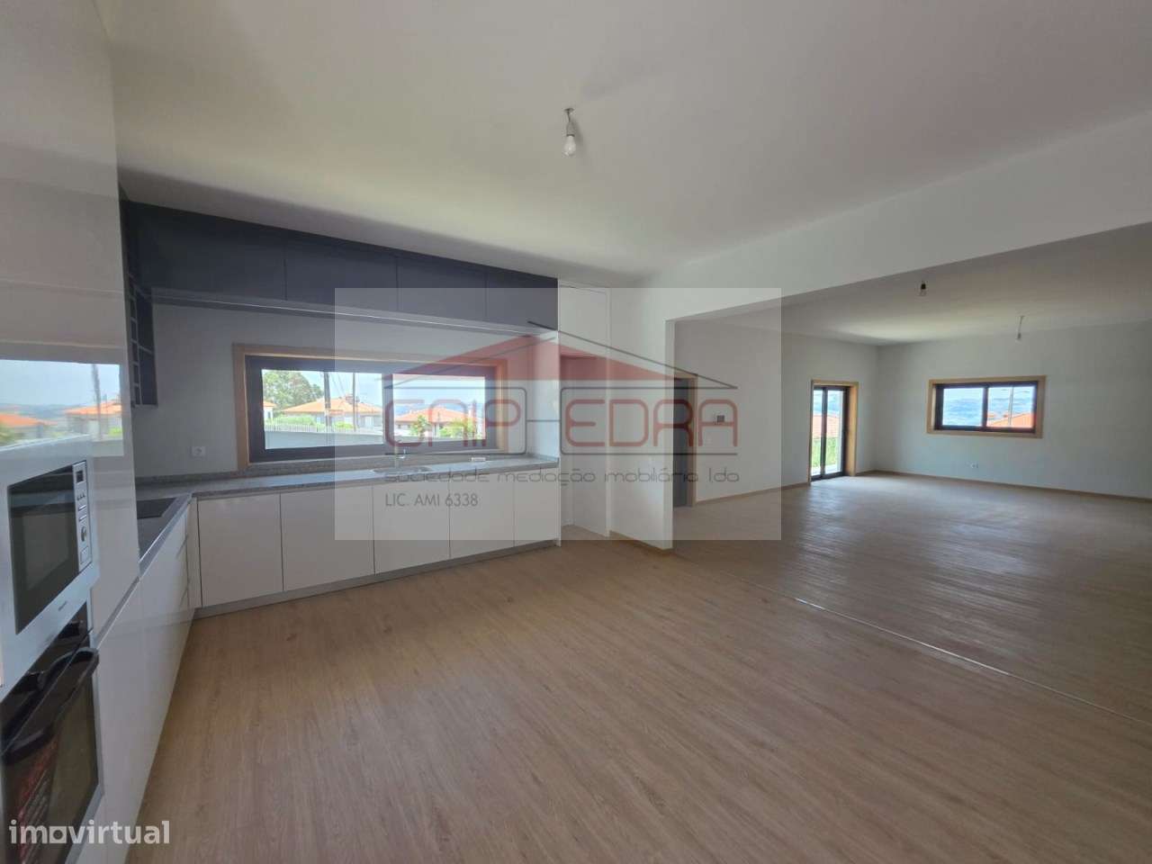 Moradia 4 frentes nova  com 840 m2 terreno em Felgueiras-8