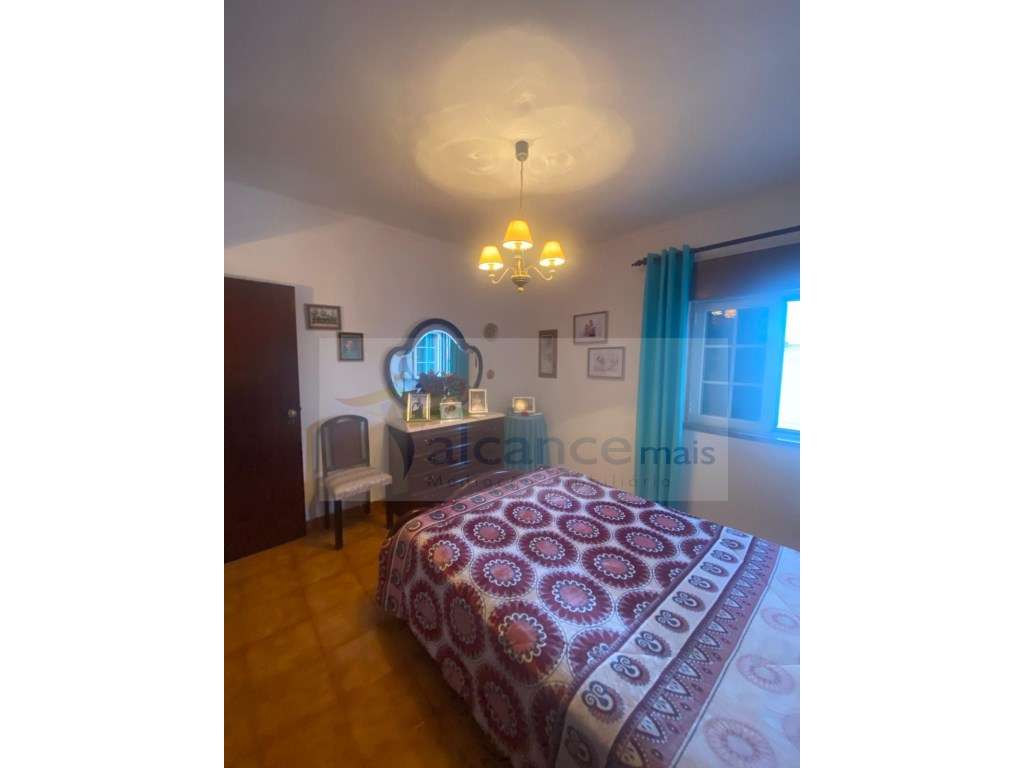 Excelente Moradia com Espaço Comercial em Vale de Vargo-20