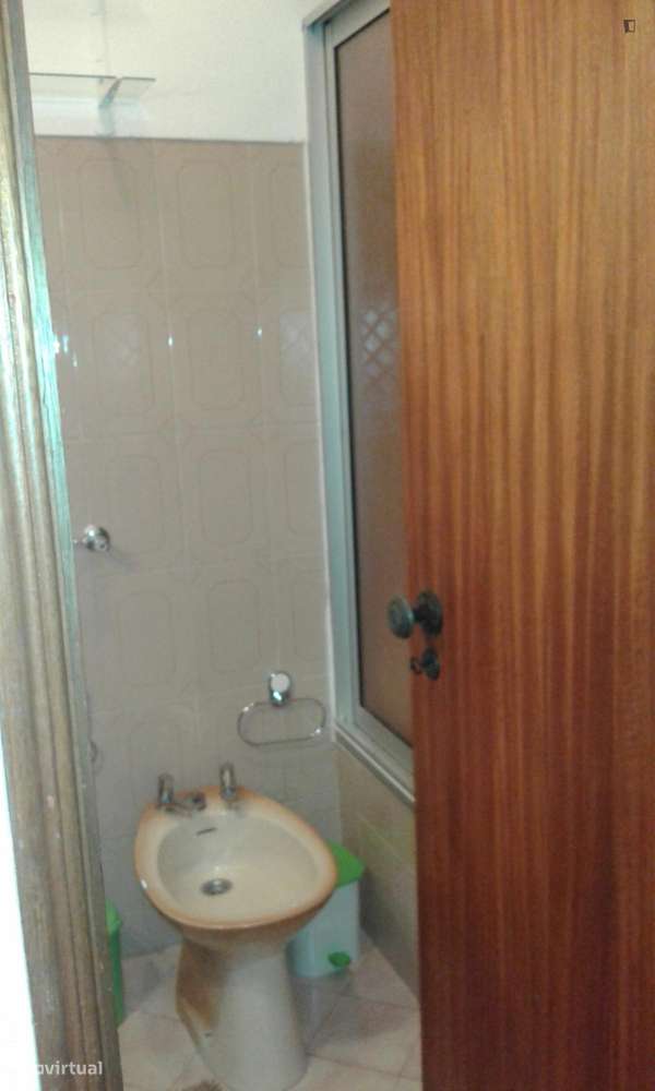 Quarto - localizado em Olivais Lisbon - Grande imagem: 5/7