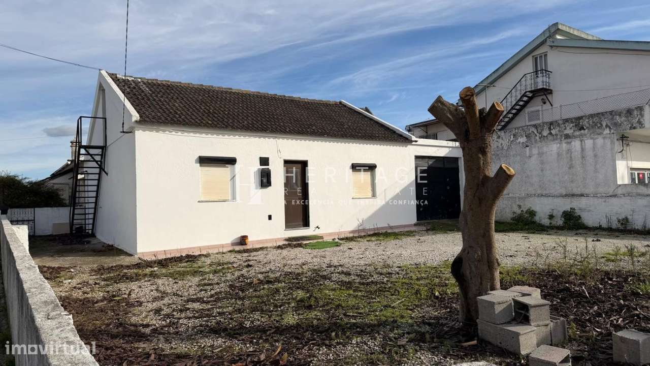 Moradia T2 a necessitar de obras e em fase de legalização-1