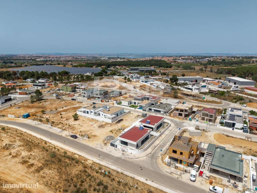 Moradia T4 isolada na Quinta do Anjo-10