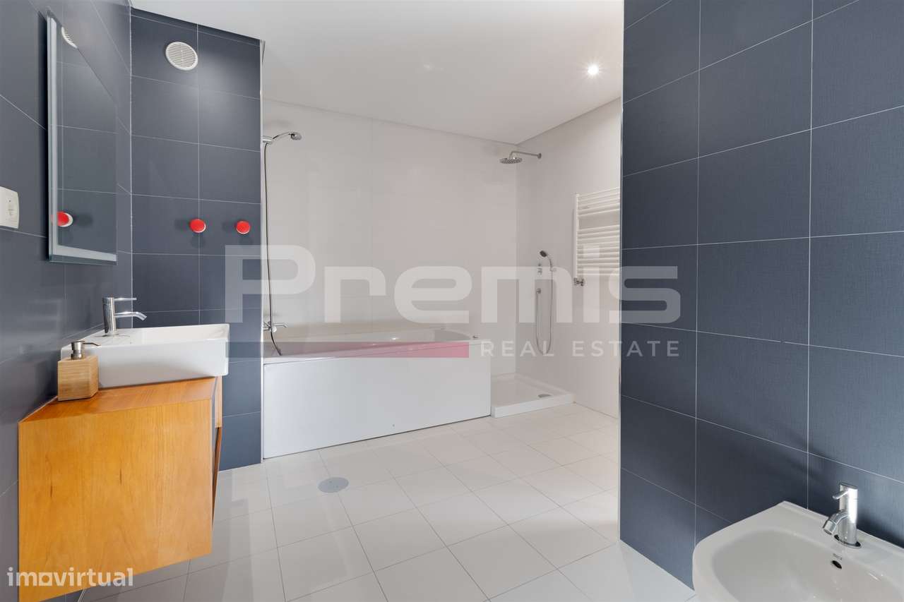 Moradia T5, com jardim e garagem para 4 carros, em Vila Nova de Gaia-39