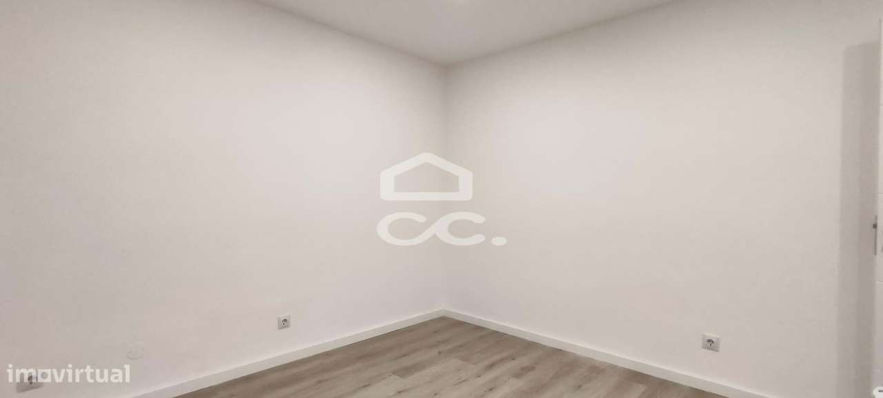 Apartamento T2 totalmente remodelado no Lavradio - Barreiro-24