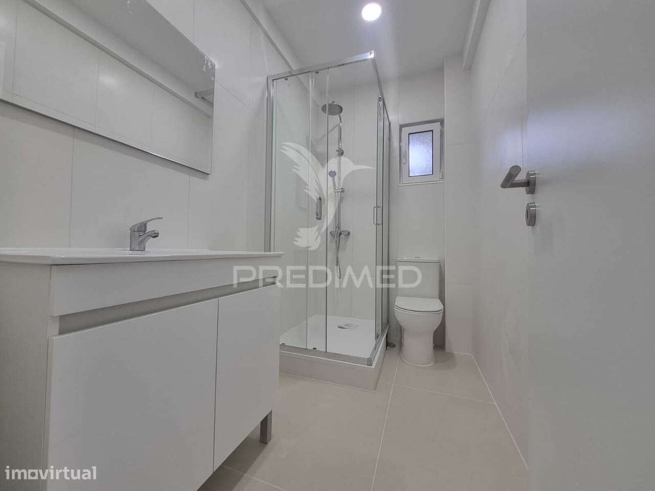 Apartamento T2 – Laranjeiro (em fase de renovação) - Grande imagem: 3/17