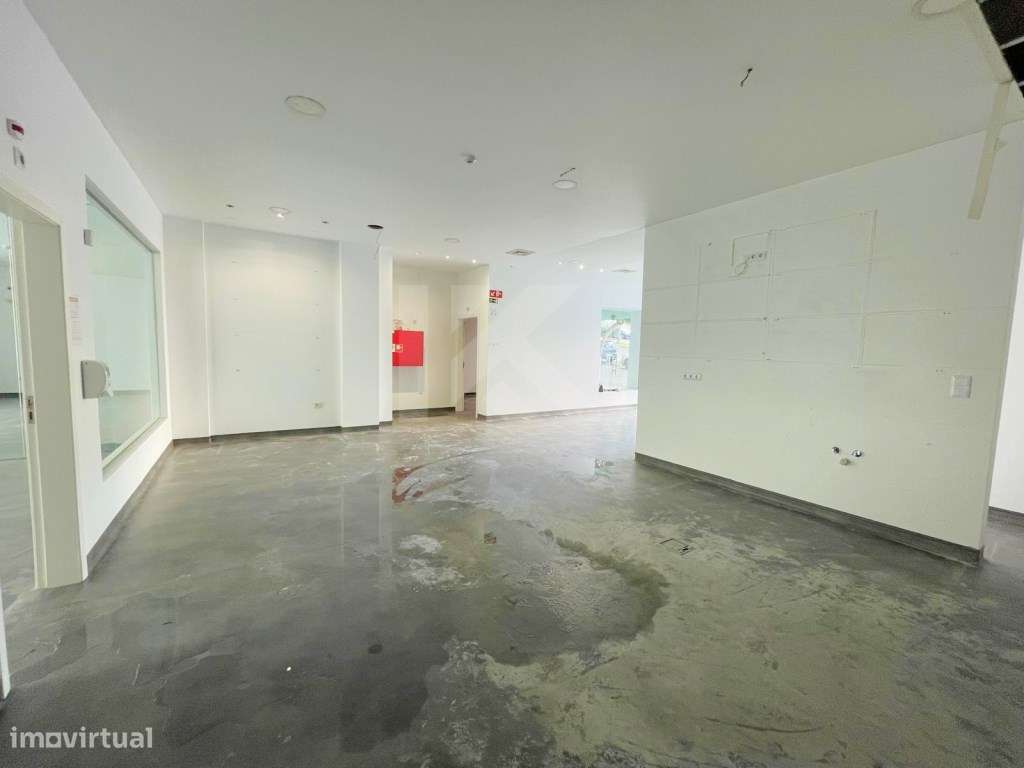 Loja Localizada nos Piornais São Martinho Funchal - Grande imagem: 3/21