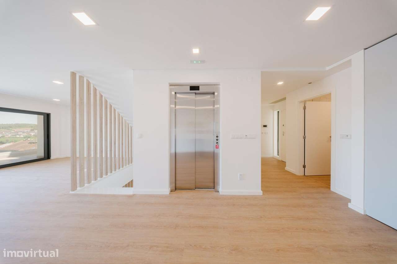 Moradia T5 de Luxo com Piscina e Vista Panorâmica em Mealhada, Loures-26