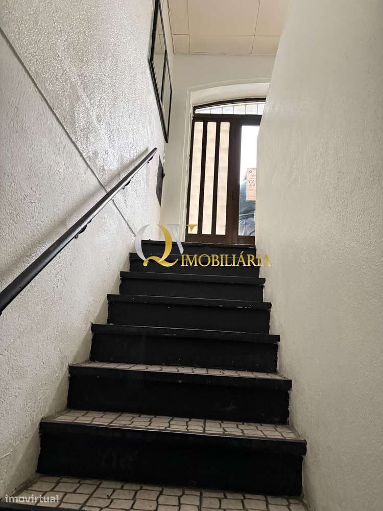 Excelente loja para venda sita no Cacém-20