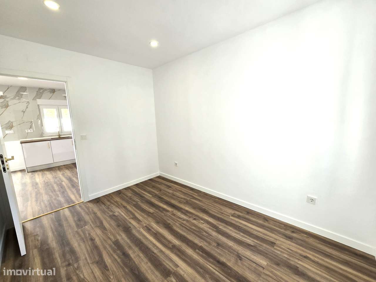 Fantástica Moradia T2 Totalmente Renovada, Independente em Setúbal-4