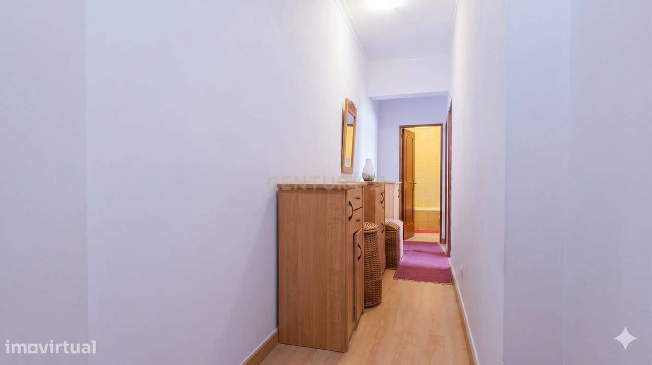 Apartamento T2 com Varanda na Venteira, Amadora-21