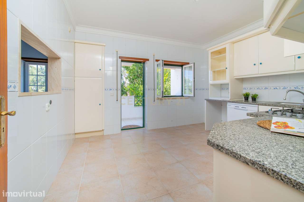 Apartamento T3 em Alcochete com garagem e arrecadação - Oportunidade Ú-11