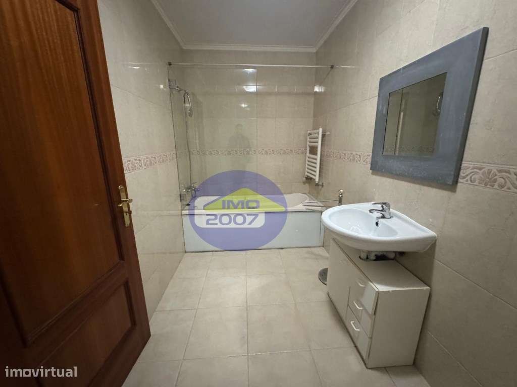 Apartamento T3 com terraço em Paços de Brandão-18