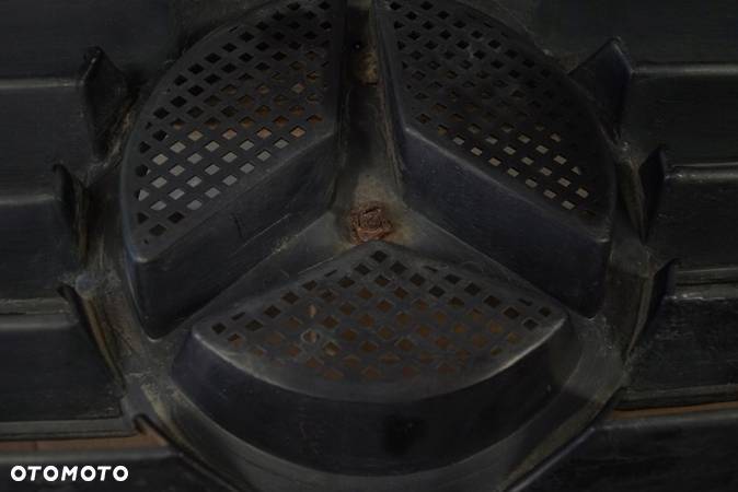 Grill atrapa przednia Mercedes-Benz MB100 - 4