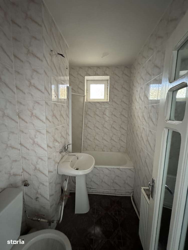 Vand apartament cu 4 camere decomandat-3