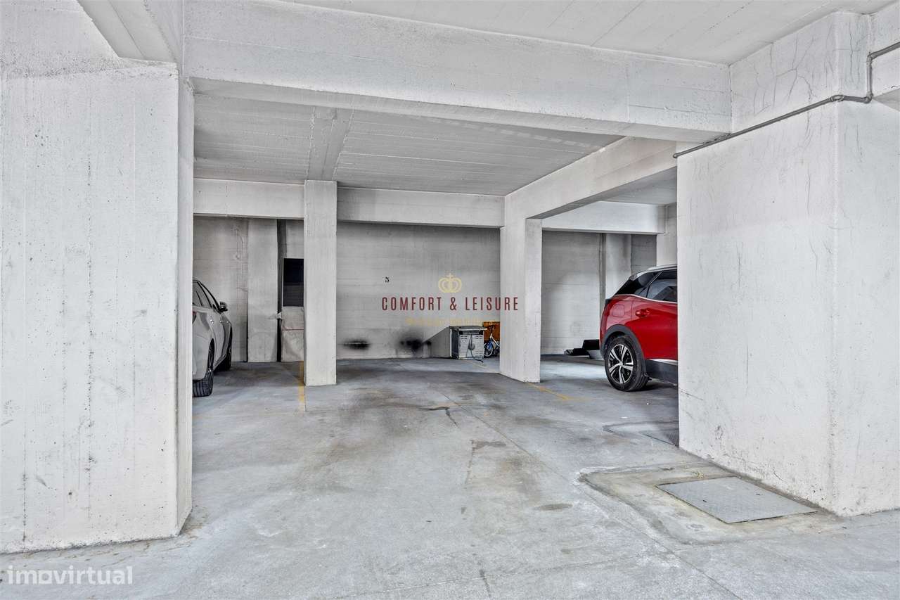 Apartamento com 4 quartos, 2 wc, parqueamento e arrecadação na Ramada,-46