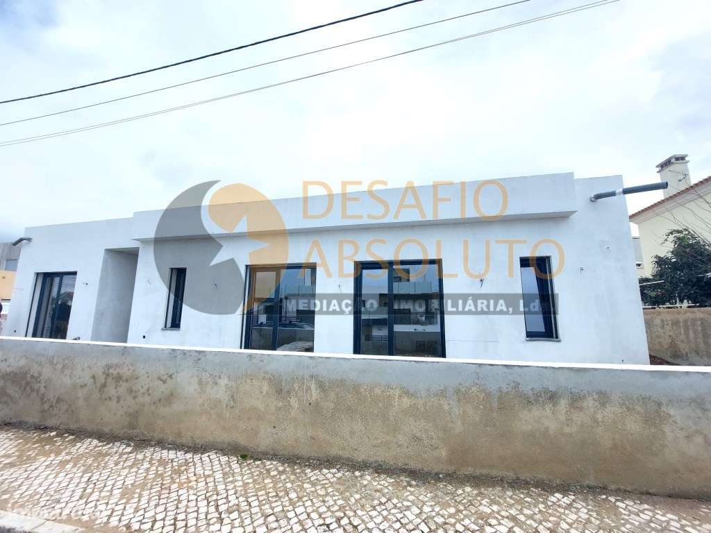 Moradia Isolada Térrea T4, com Piscina e Garagem. Azeitão-8