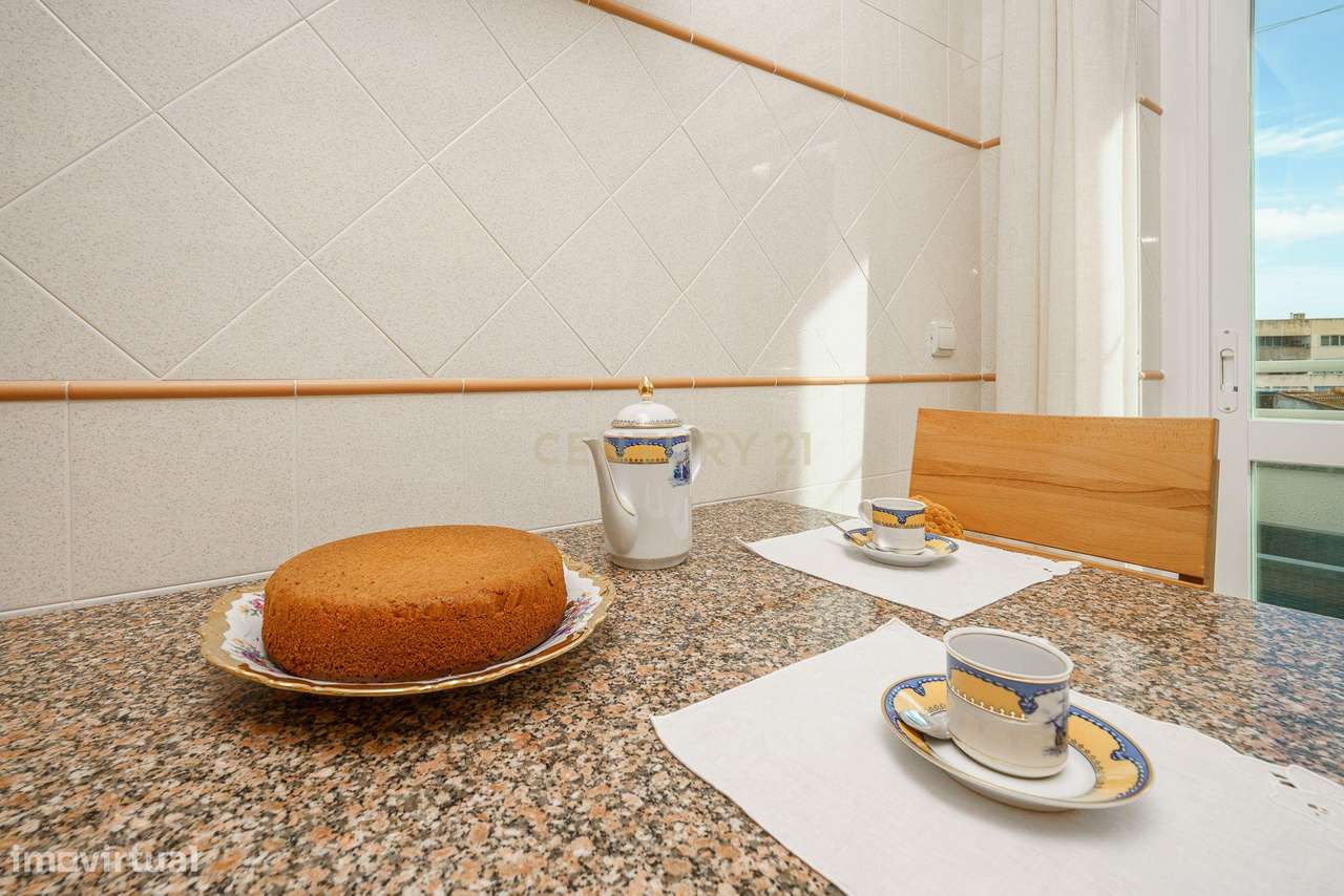 APARTAMENTO T3 COM ARRECADAÇÃO PARA VENDA EM S.SEBASTIÃO, SETÚBAL-3