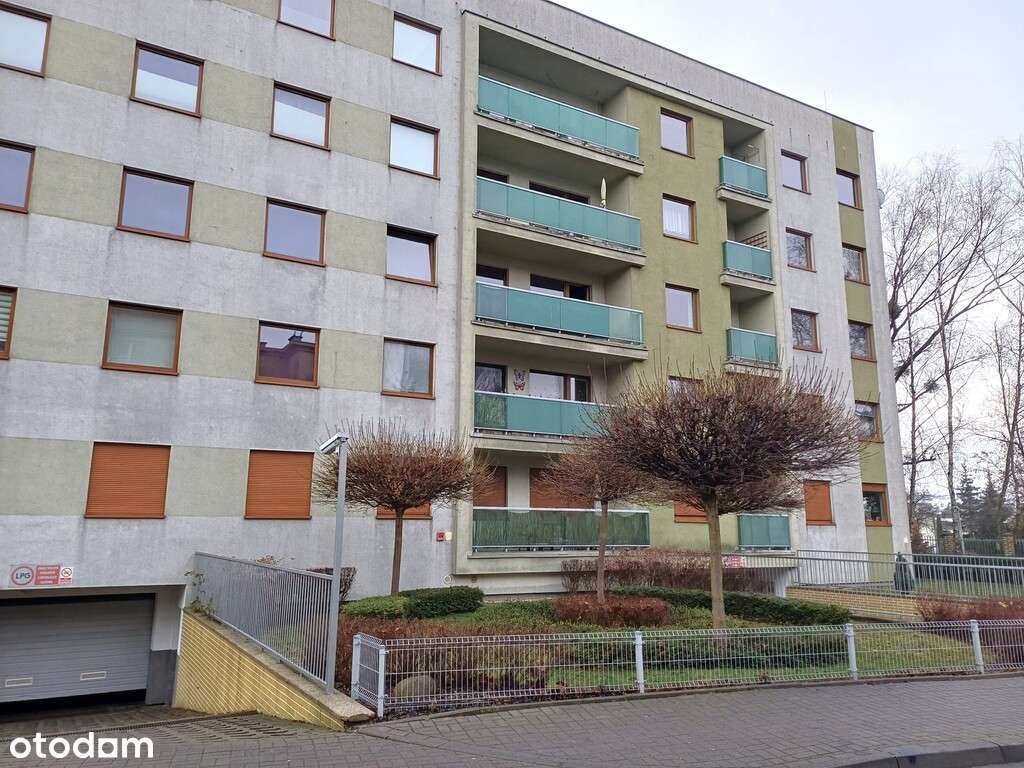 Ładne, z dużą loggią z 2010 r. piwnica, garaż-16