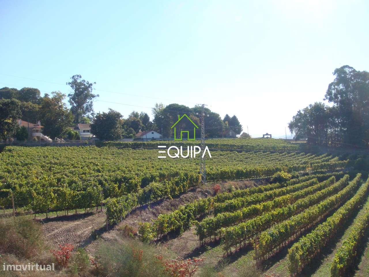 Terreno para construção (com moradia  T-5, construída em grosso), e-24