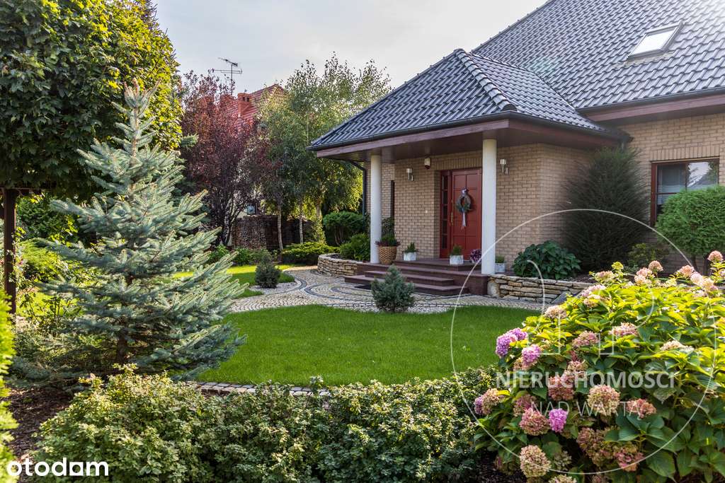 Stylowy dom z malowniczym ogrodem-16