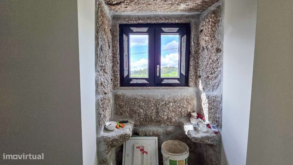 Moradia Ind. V4 p/ concluir c/ piscina - Pinheiro-7