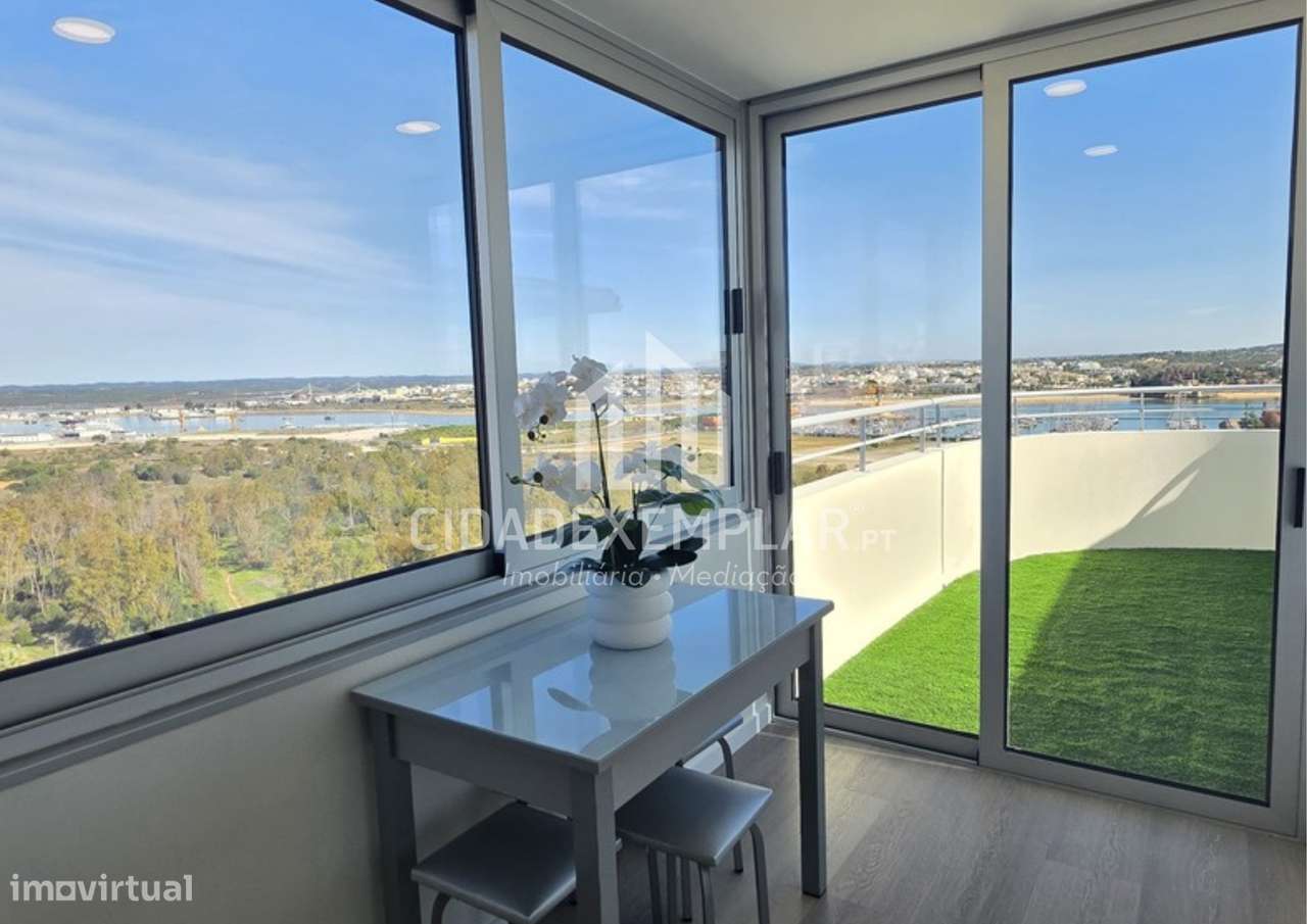 Luxuoso Penthouse T2 Totalmente Remodelado – Portimão, Algarve-13