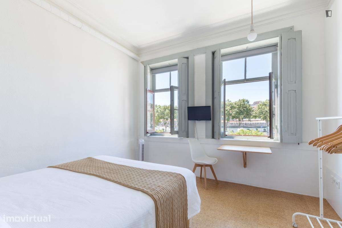 Estúdio - localizado em São Nicolau Porto - Grande imagem: 3/7