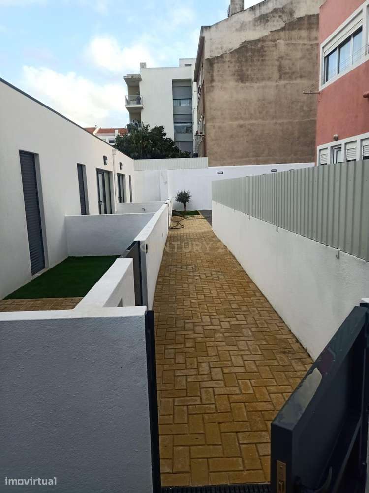 Apartamento T2 semi-novo, no Alto do Seixalinho, Barreiro-34