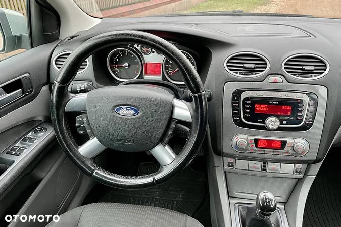 Ford Focus 1.8 Ghia - 3