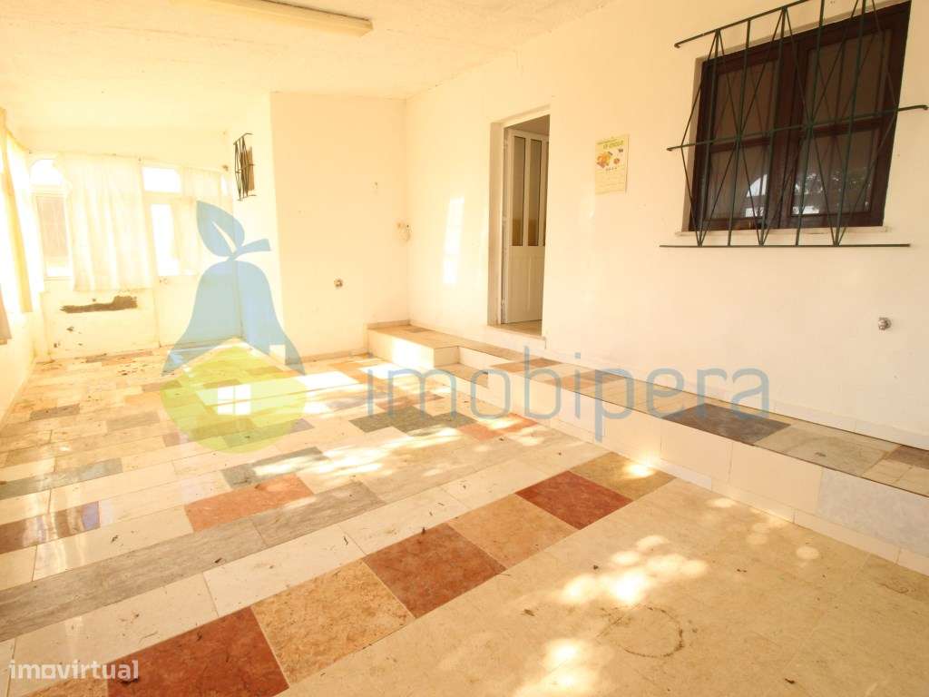 Moradia Isolada T4, térrea, de um só piso, com terreno de 3.540m2.-24