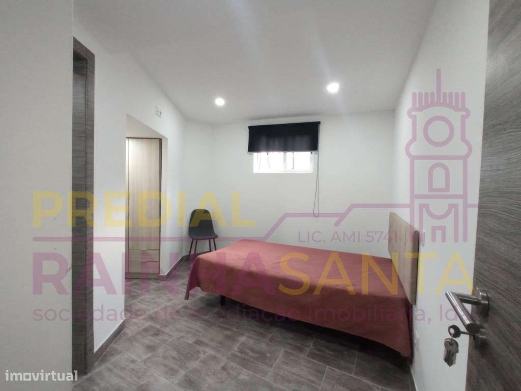 Prédio c/ três apartamentos T4 e lavandaria - Coimbra-20