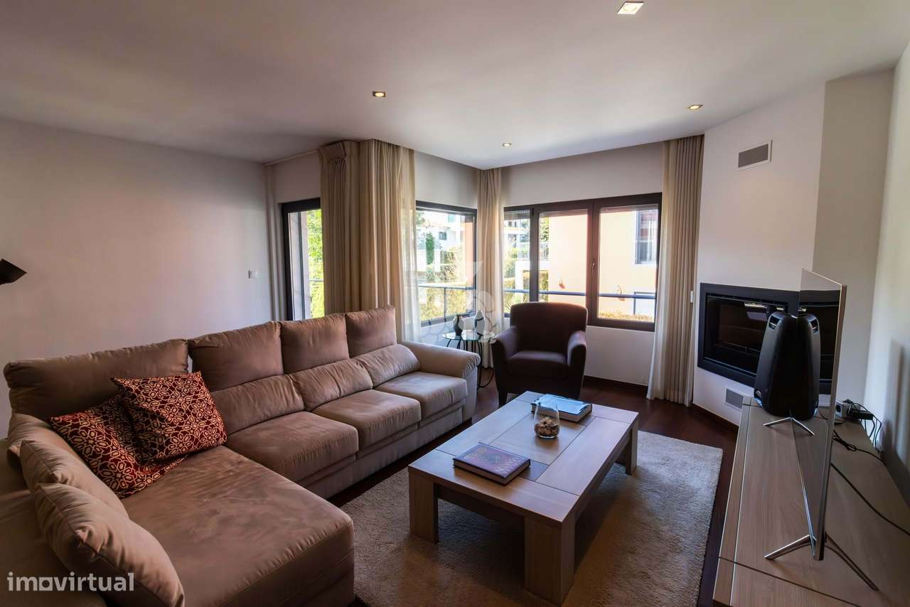 T4 duplex nos "Terraços da Guia" em Cascais com garagem e piscina-7