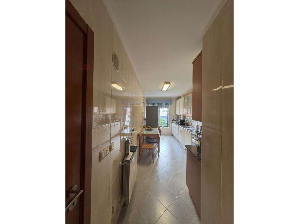 Excelente apartamento T2 para venda em Mem Martins-6