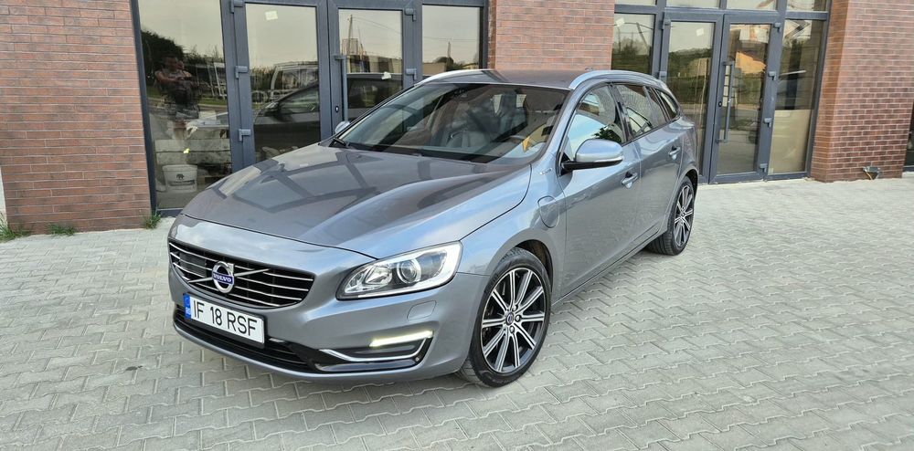 Volvo V60 D6 Plug-In-Hybrid AWD Geartronic Summum 2017