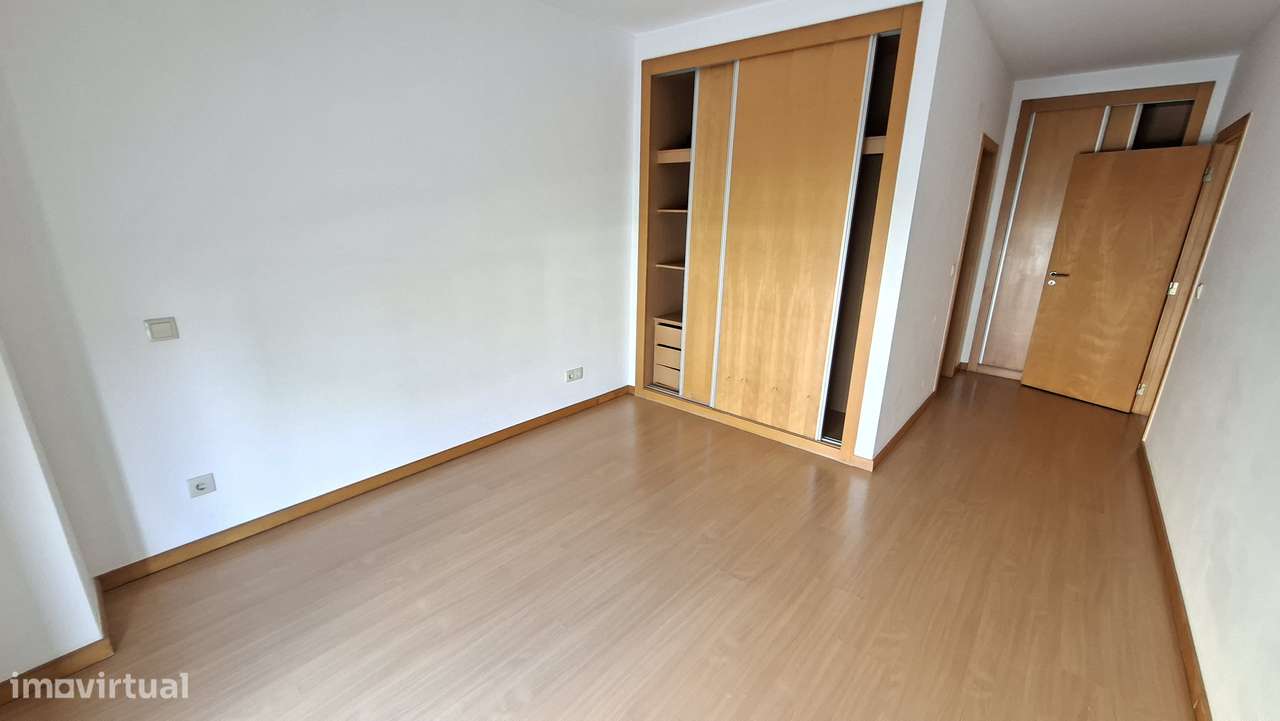 Apartamento T3 com 236m², Garagem, Lugar  estacionamento  Pinhal Novo-16