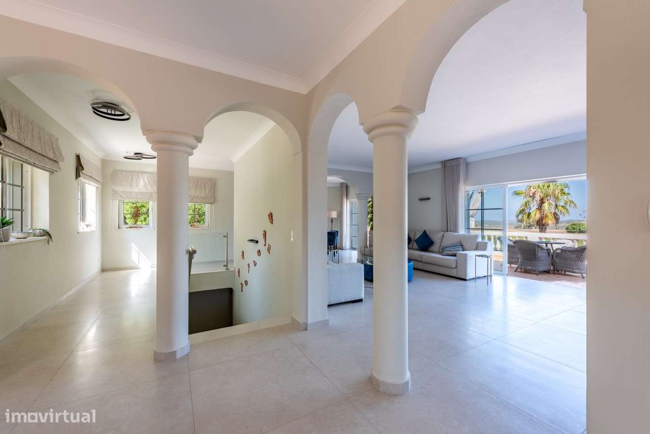 Deslumbrante moradia de golfe de 5 quartos com vistas deslumbrantes - Grande imagem: 4/40