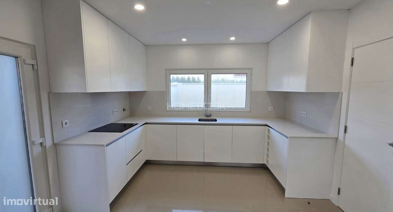 Moradia Isolada T3 com Excelente Exposição Solar e Espaço Exterior – L - Grande imagem: 4/31