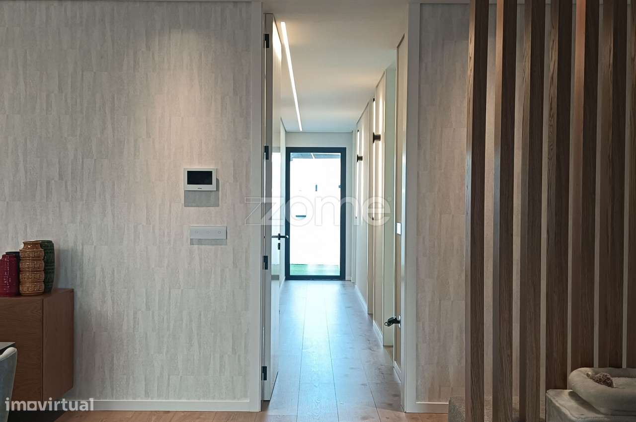 Moradia Térrea Semi- nova com piscina-12