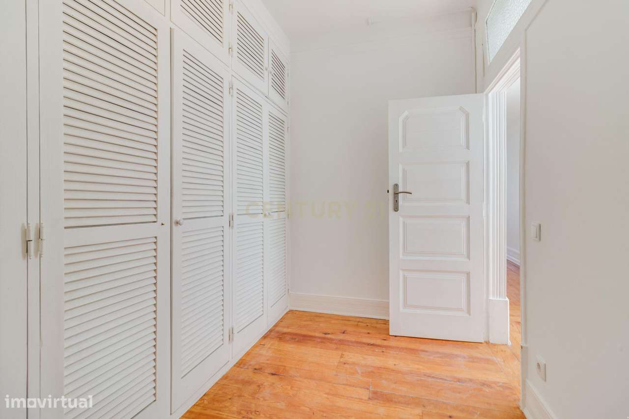 Penthouse com terraço de 28m2 junto ao metro no Rato-38