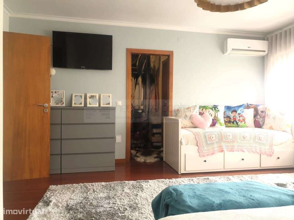 Moradia Gaveto T3 mais escritório e um apartamento T2-16