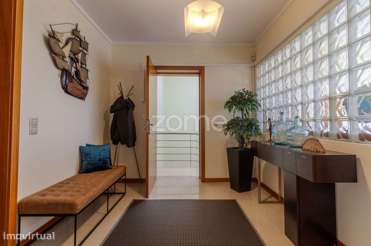 Moradia T3 | 3 Suítes e Piscina com Vista Rio-6