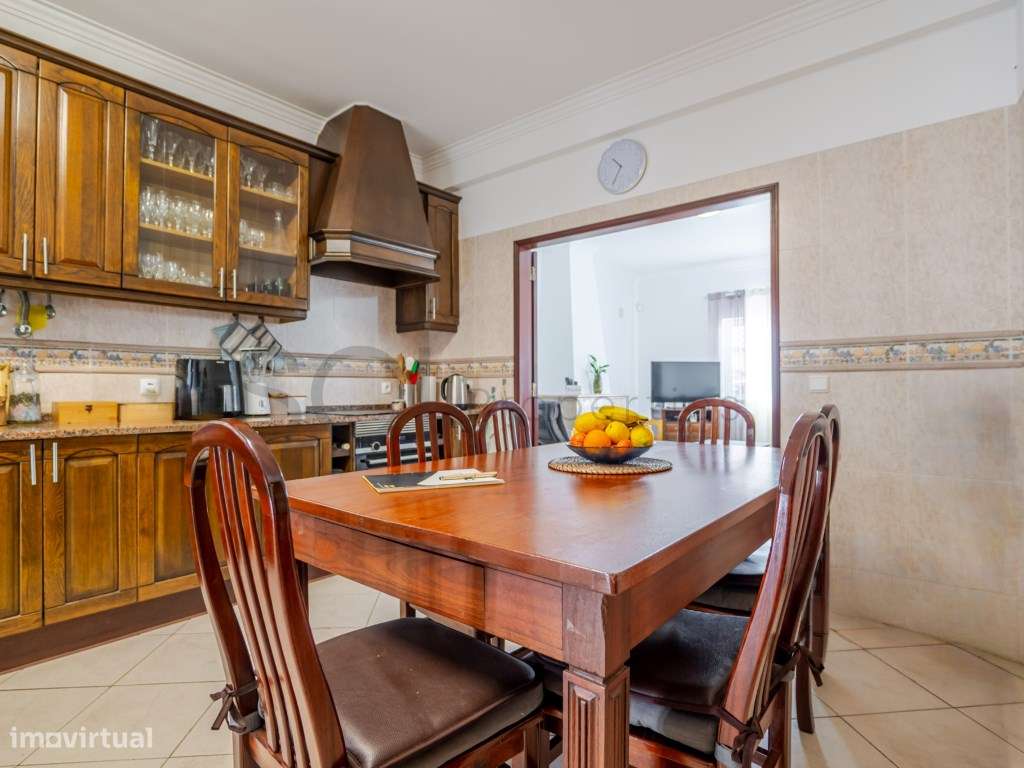 Moradia T5 Independente com Garagem em Fernão Ferro-11